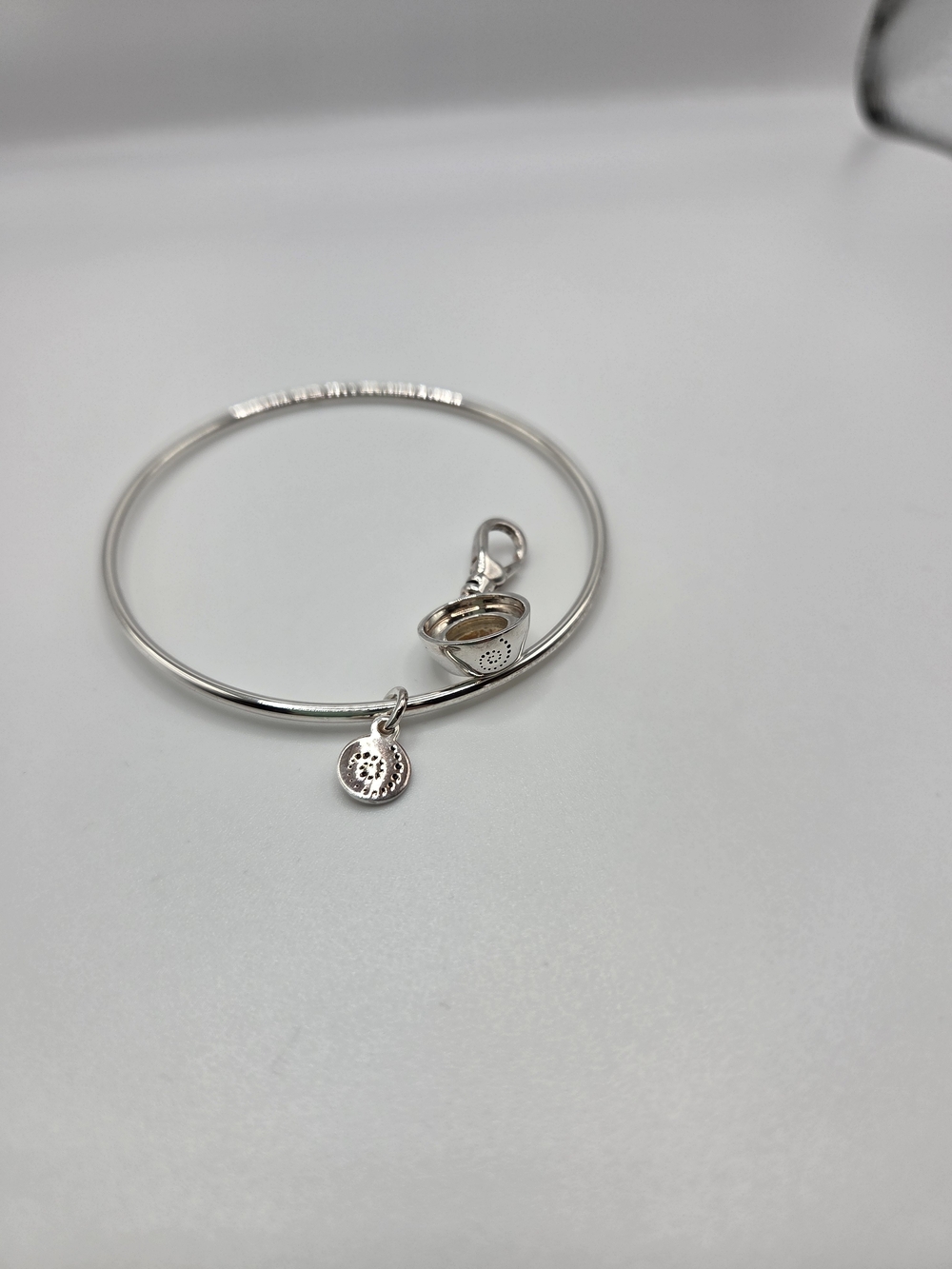 Kameleon Bangle Bracelet With Detachable Pop Holder - Picture 3 of 6